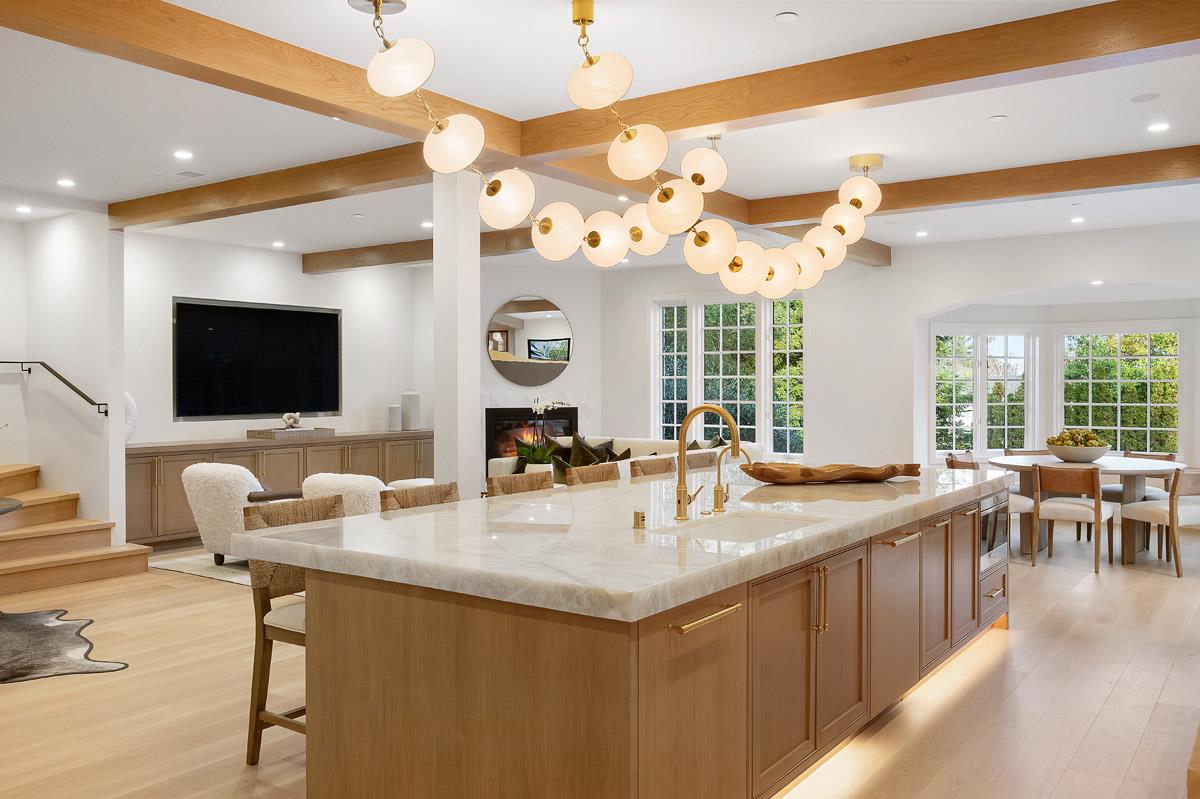 Detail Gallery Image 21 of 54 For 729 Chiltern Rd, Hillsborough,  CA 94010 - 5 Beds | 7/1 Baths