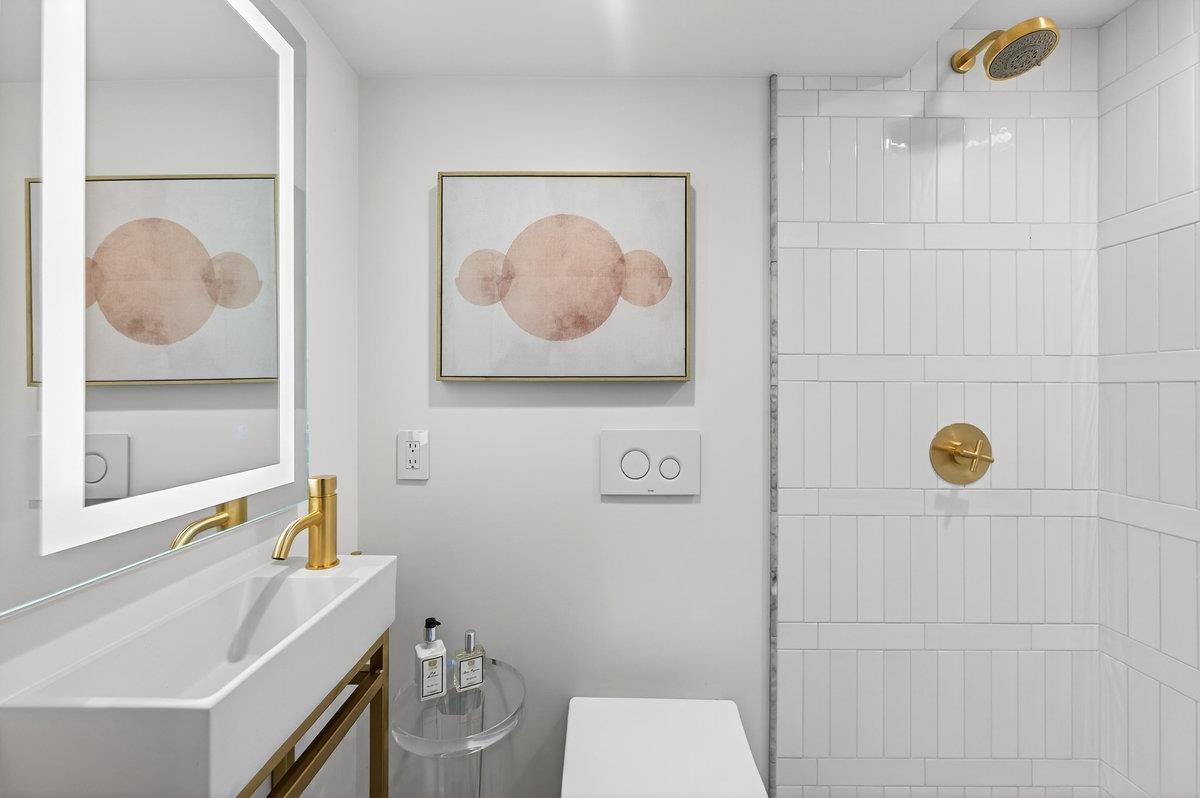 Detail Gallery Image 38 of 54 For 729 Chiltern Rd, Hillsborough,  CA 94010 - 5 Beds | 7/1 Baths