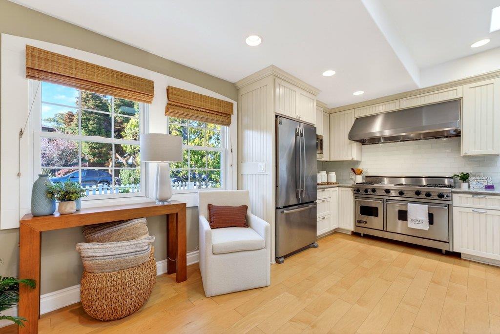 Detail Gallery Image 14 of 57 For 4380 Court Dr, Santa Cruz,  CA 95062 - 3 Beds | 2 Baths