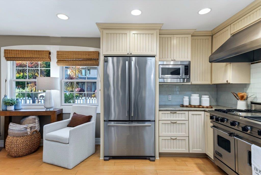 Detail Gallery Image 15 of 57 For 4380 Court Dr, Santa Cruz,  CA 95062 - 3 Beds | 2 Baths