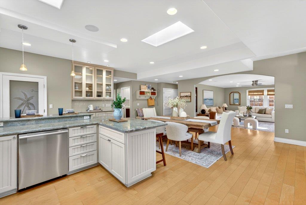 Detail Gallery Image 16 of 57 For 4380 Court Dr, Santa Cruz,  CA 95062 - 3 Beds | 2 Baths