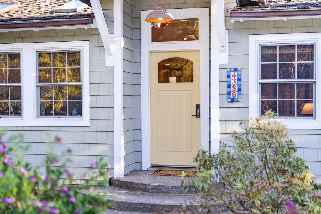 Detail Gallery Image 3 of 57 For 4380 Court Dr, Santa Cruz,  CA 95062 - 3 Beds | 2 Baths