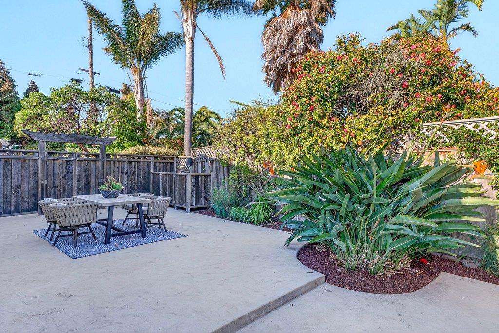 Detail Gallery Image 40 of 57 For 4380 Court Dr, Santa Cruz,  CA 95062 - 3 Beds | 2 Baths