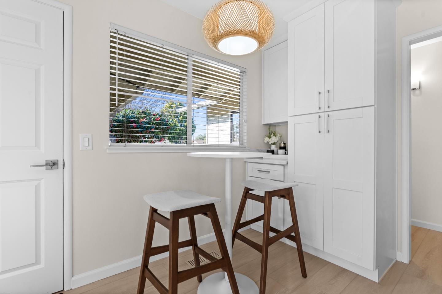 Detail Gallery Image 11 of 36 For 1118 Revere Dr, Sunnyvale,  CA 94087 - 4 Beds | 2 Baths