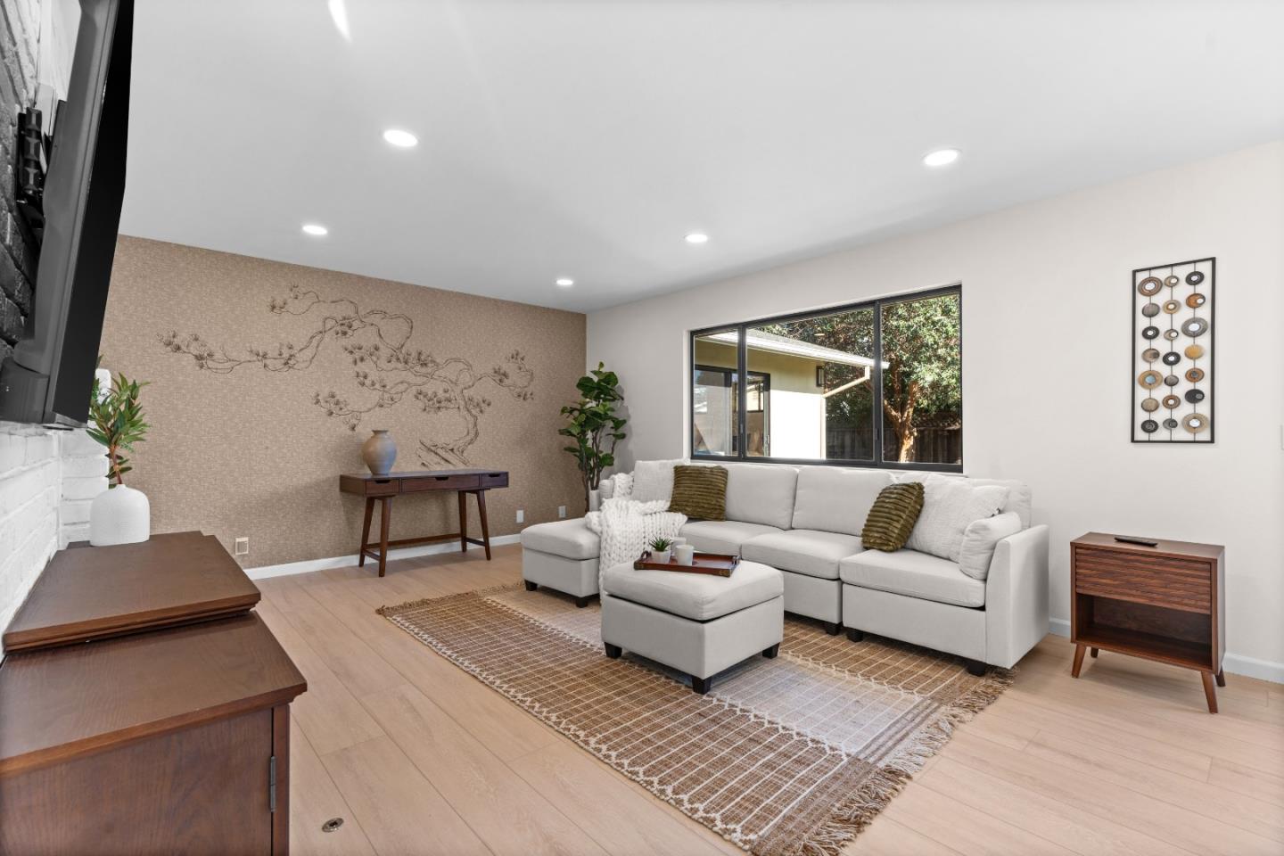 Detail Gallery Image 12 of 36 For 1118 Revere Dr, Sunnyvale,  CA 94087 - 4 Beds | 2 Baths