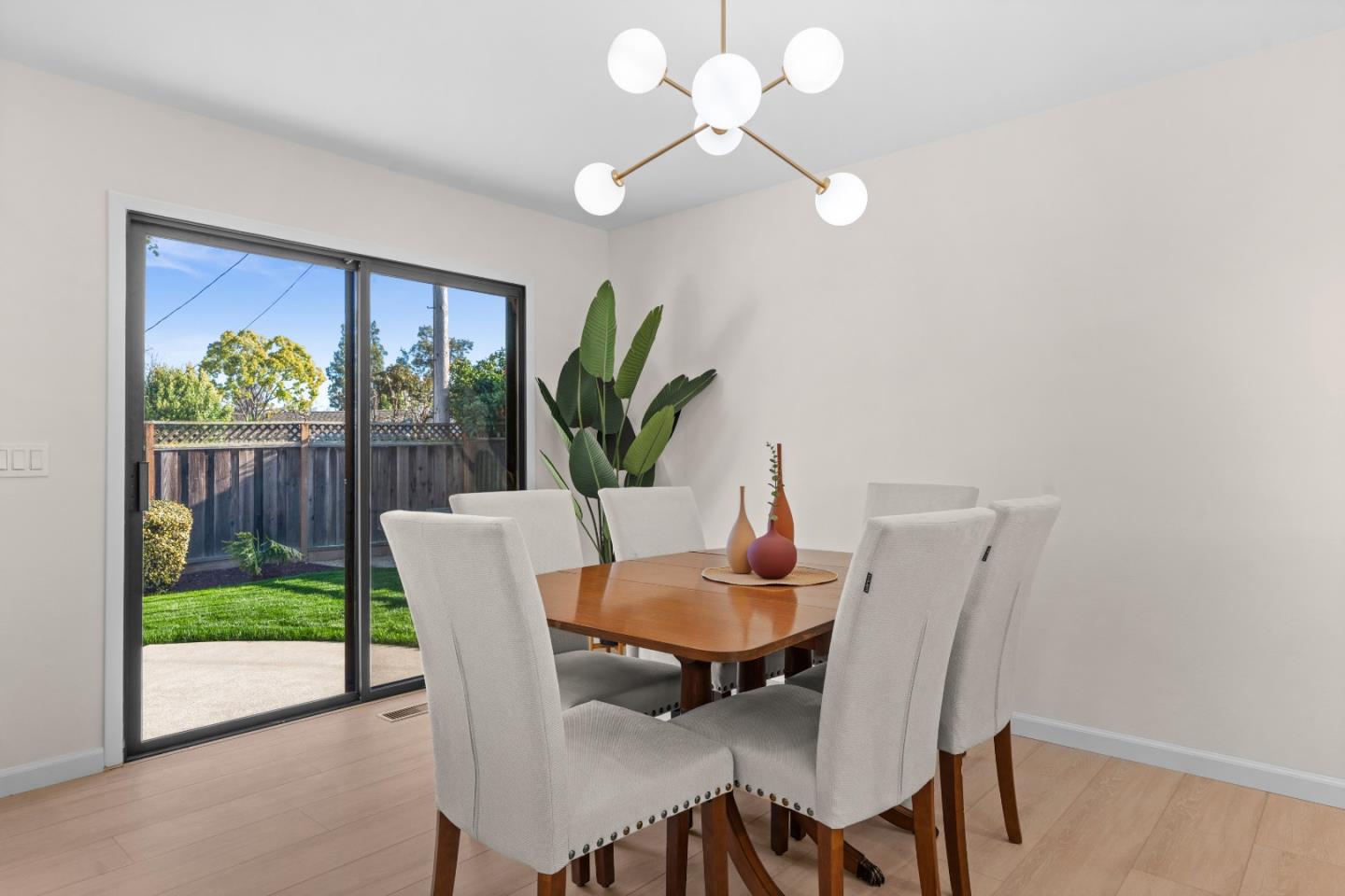 Detail Gallery Image 16 of 36 For 1118 Revere Dr, Sunnyvale,  CA 94087 - 4 Beds | 2 Baths