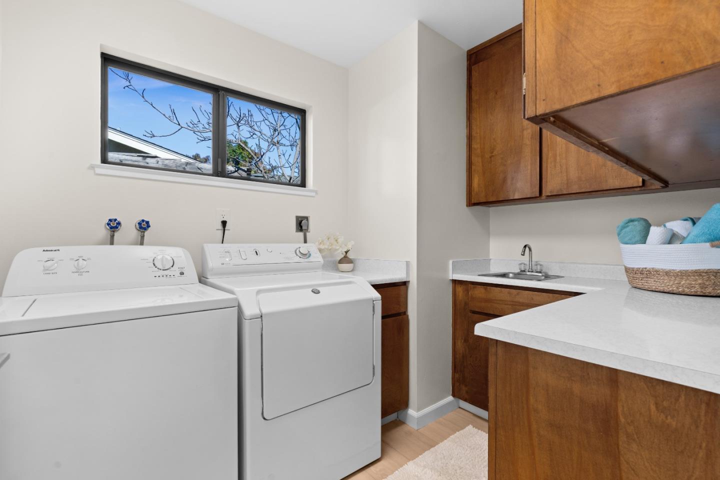 Detail Gallery Image 29 of 36 For 1118 Revere Dr, Sunnyvale,  CA 94087 - 4 Beds | 2 Baths