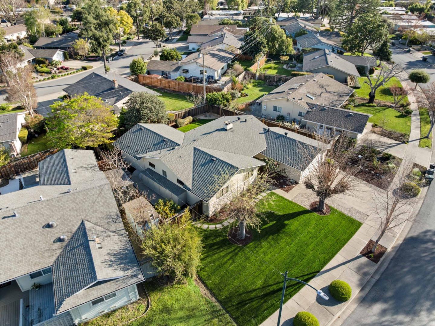 Detail Gallery Image 35 of 36 For 1118 Revere Dr, Sunnyvale,  CA 94087 - 4 Beds | 2 Baths