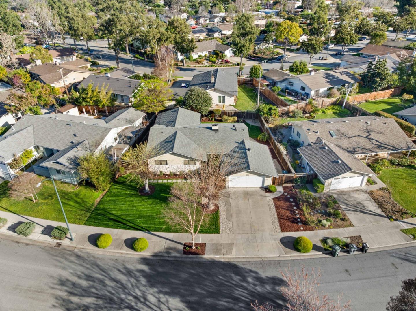 Detail Gallery Image 5 of 36 For 1118 Revere Dr, Sunnyvale,  CA 94087 - 4 Beds | 2 Baths