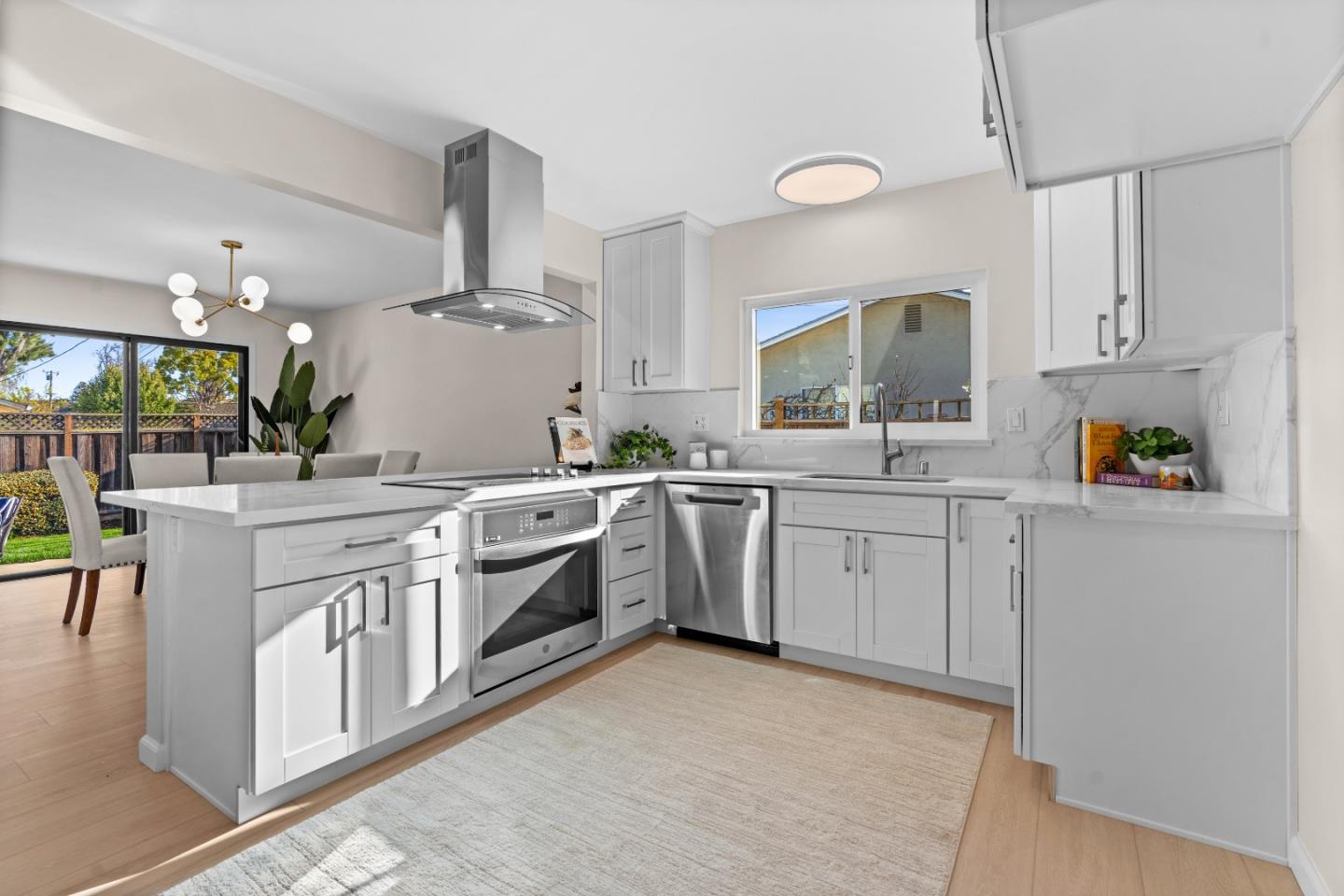 Detail Gallery Image 9 of 36 For 1118 Revere Dr, Sunnyvale,  CA 94087 - 4 Beds | 2 Baths