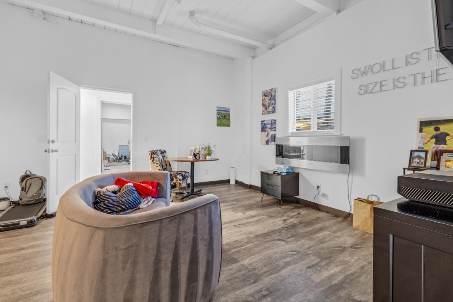 Detail Gallery Image 11 of 17 For 1157 Forest Ave, Pacific Grove,  CA 93950 - – Beds | – Baths