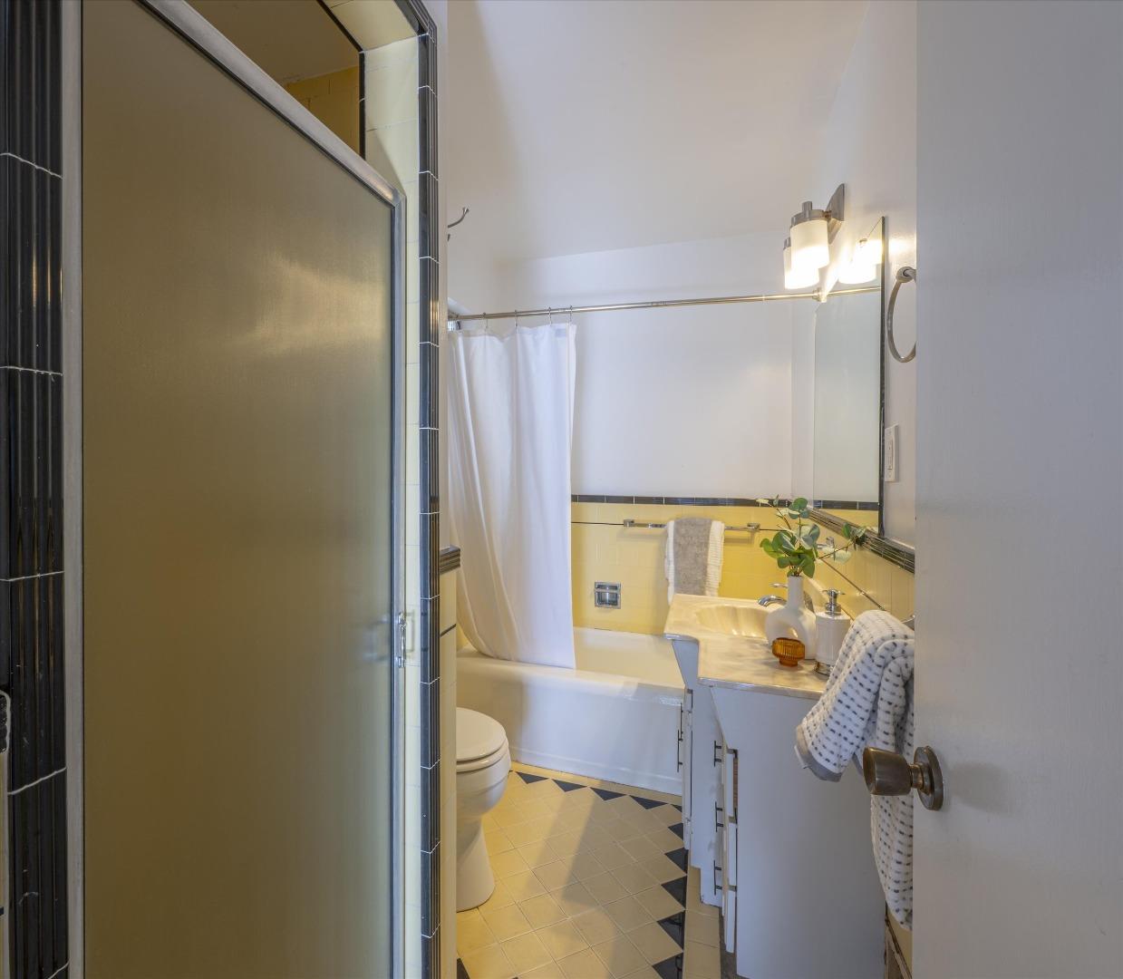 Detail Gallery Image 12 of 24 For 1196 Foothill St, Redwood City,  CA 94061 - 3 Beds | 1/1 Baths