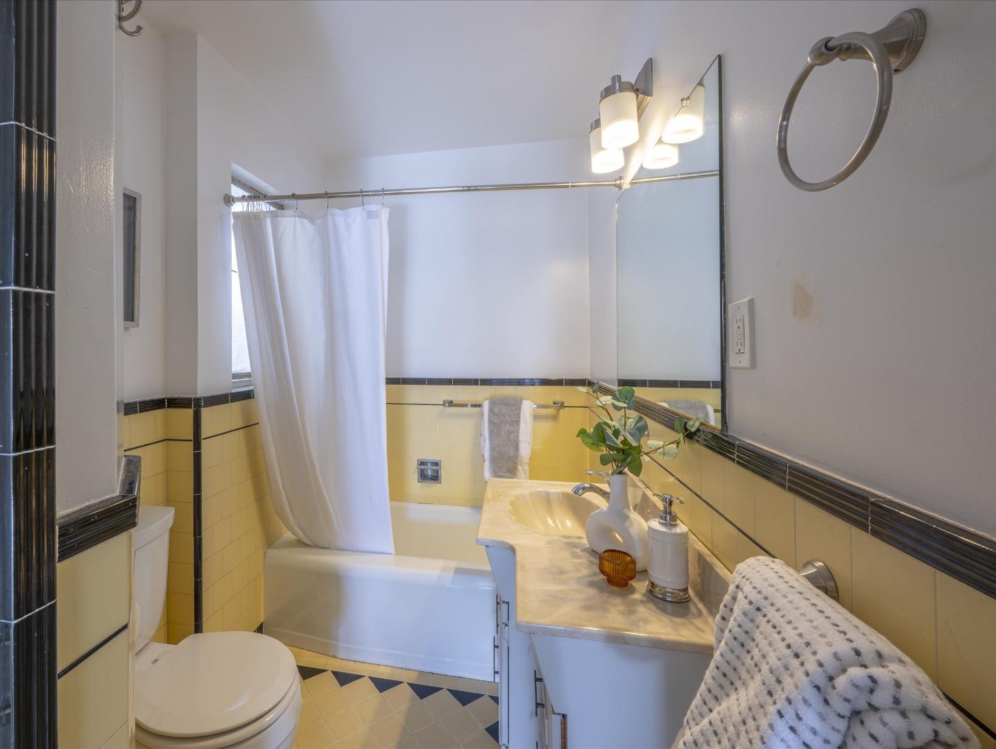 Detail Gallery Image 13 of 24 For 1196 Foothill St, Redwood City,  CA 94061 - 3 Beds | 1/1 Baths