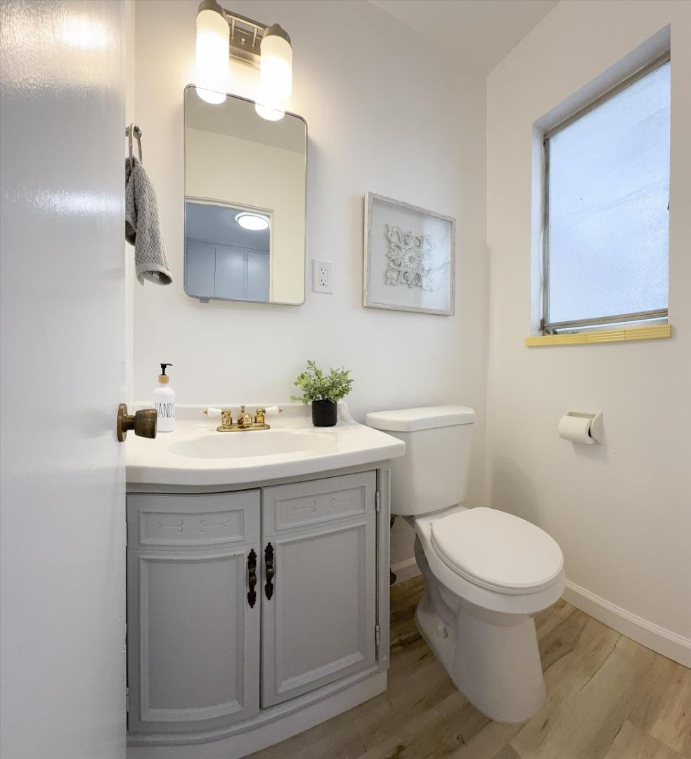 Detail Gallery Image 15 of 24 For 1196 Foothill St, Redwood City,  CA 94061 - 3 Beds | 1/1 Baths