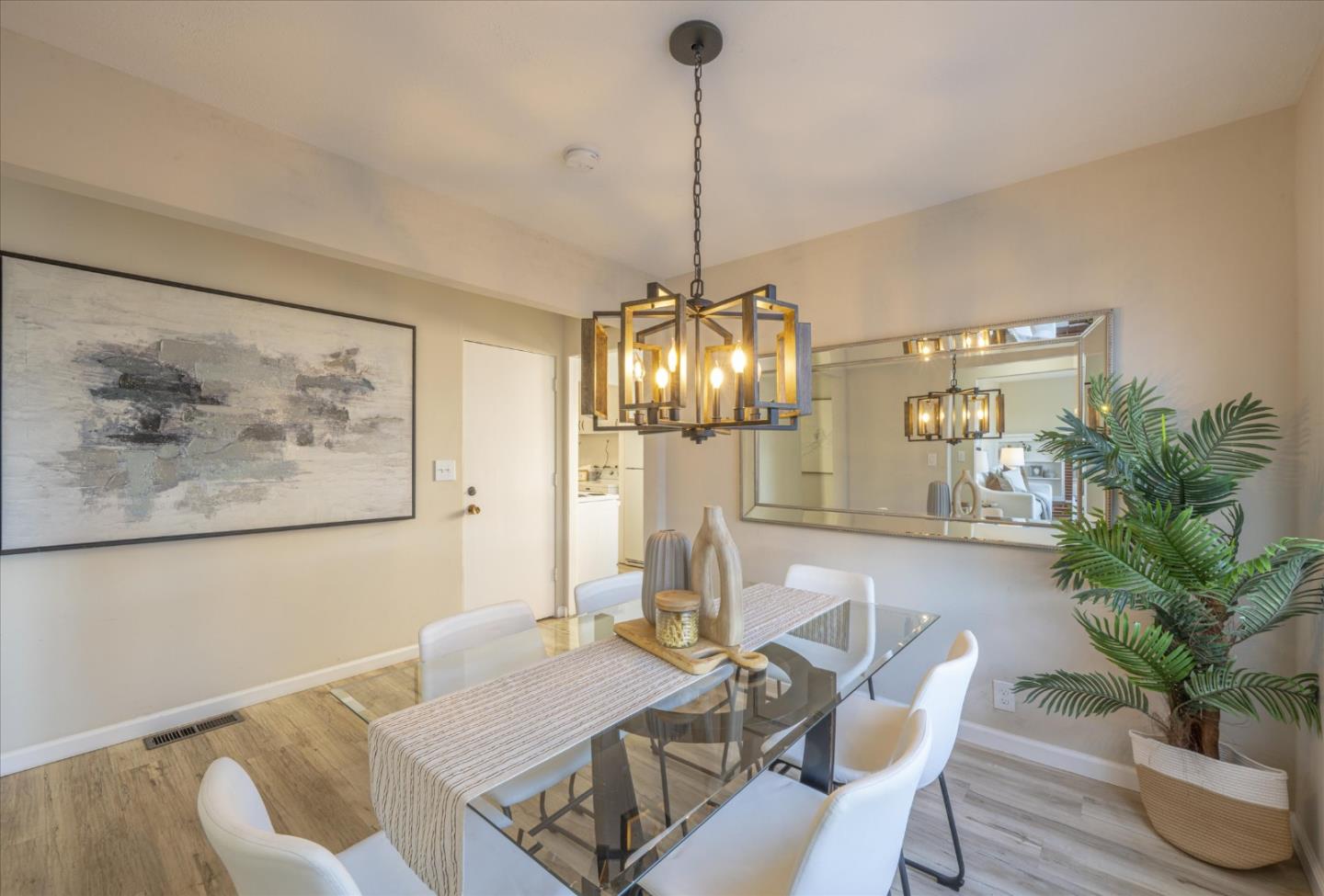 Detail Gallery Image 5 of 24 For 1196 Foothill St, Redwood City,  CA 94061 - 3 Beds | 1/1 Baths