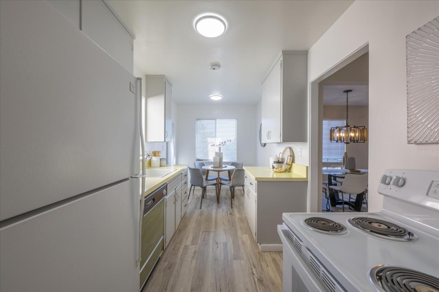 Detail Gallery Image 7 of 24 For 1196 Foothill St, Redwood City,  CA 94061 - 3 Beds | 1/1 Baths