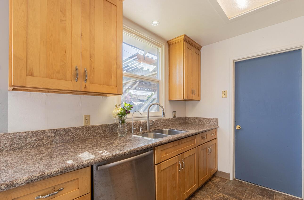 Detail Gallery Image 13 of 29 For 1170 Tyler St, Salinas,  CA 93906 - 3 Beds | 2 Baths