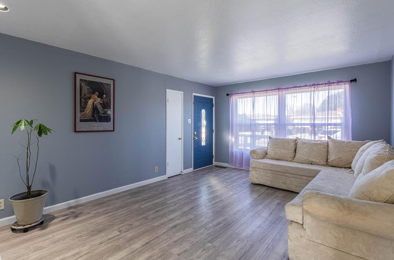 Detail Gallery Image 5 of 29 For 1170 Tyler St, Salinas,  CA 93906 - 3 Beds | 2 Baths