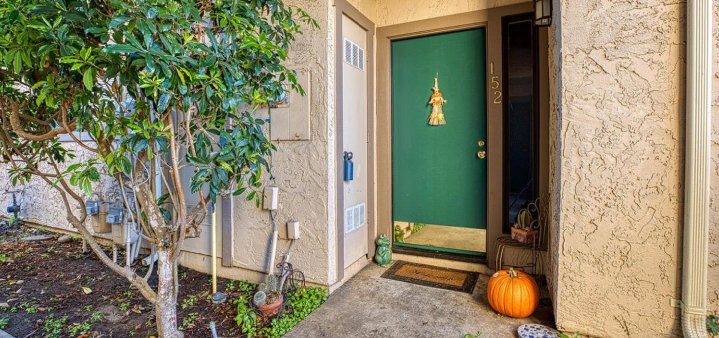 Detail Gallery Image 11 of 13 For 152 Torrey Pine Ter, Santa Cruz,  CA 95060 - 2 Beds | 1/1 Baths