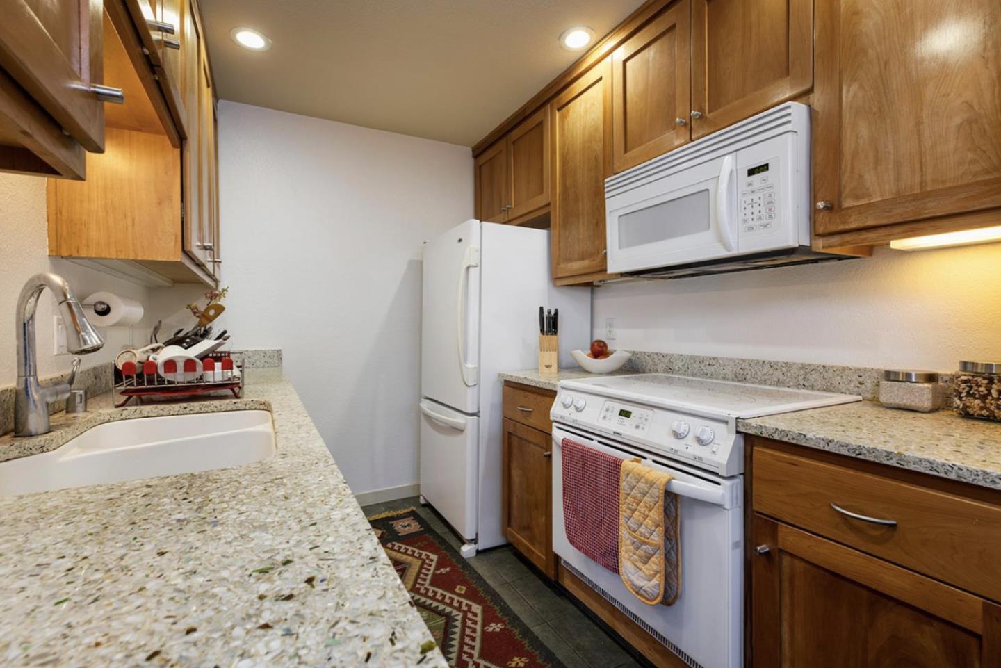 Detail Gallery Image 3 of 13 For 152 Torrey Pine Ter, Santa Cruz,  CA 95060 - 2 Beds | 1/1 Baths