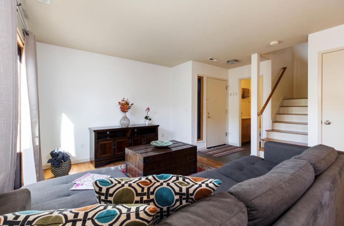 Detail Gallery Image 4 of 13 For 152 Torrey Pine Ter, Santa Cruz,  CA 95060 - 2 Beds | 1/1 Baths