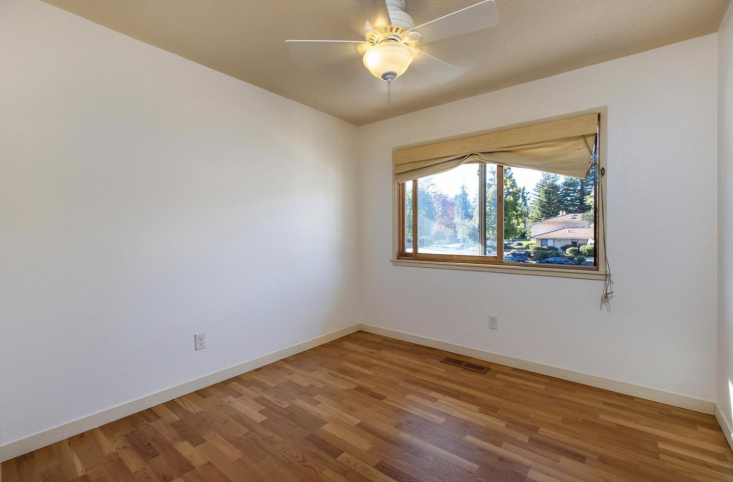 Detail Gallery Image 8 of 13 For 152 Torrey Pine Ter, Santa Cruz,  CA 95060 - 2 Beds | 1/1 Baths