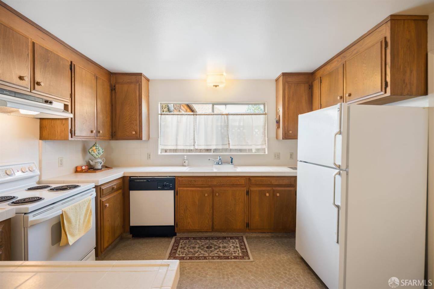 Detail Gallery Image 3 of 4 For 1228 Capuchino Ave, Burlingame,  CA 94010 - 3 Beds | 1 Baths