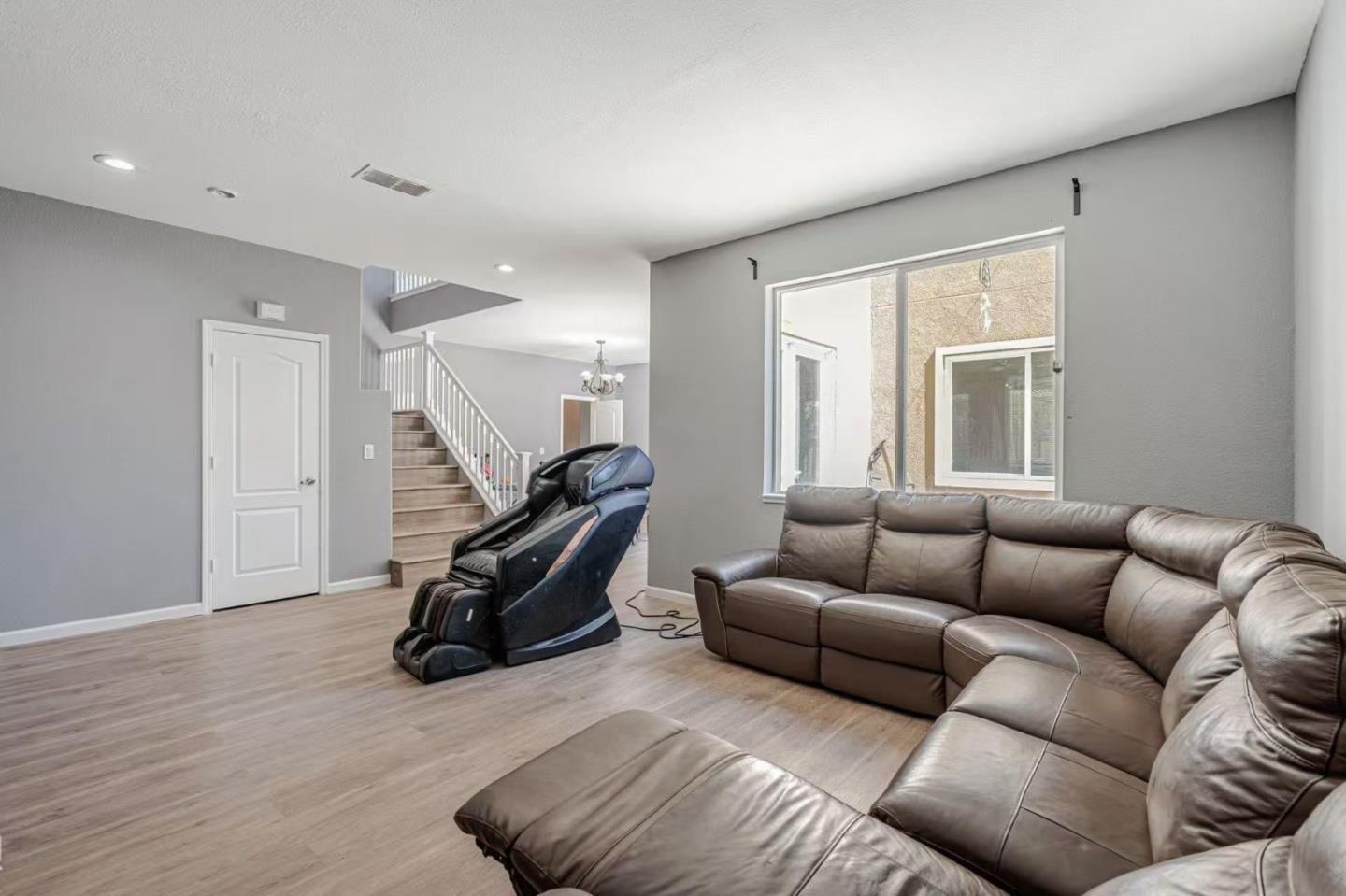 Detail Gallery Image 5 of 44 For 5323 Gold Creek Cir, Discovery Bay,  CA 94505 - 5 Beds | 3 Baths