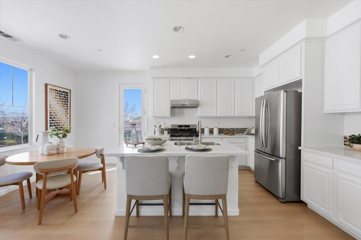 Detail Gallery Image 17 of 64 For 917 Vida Larga Loop, Milpitas,  CA 95035 - 3 Beds | 2/1 Baths