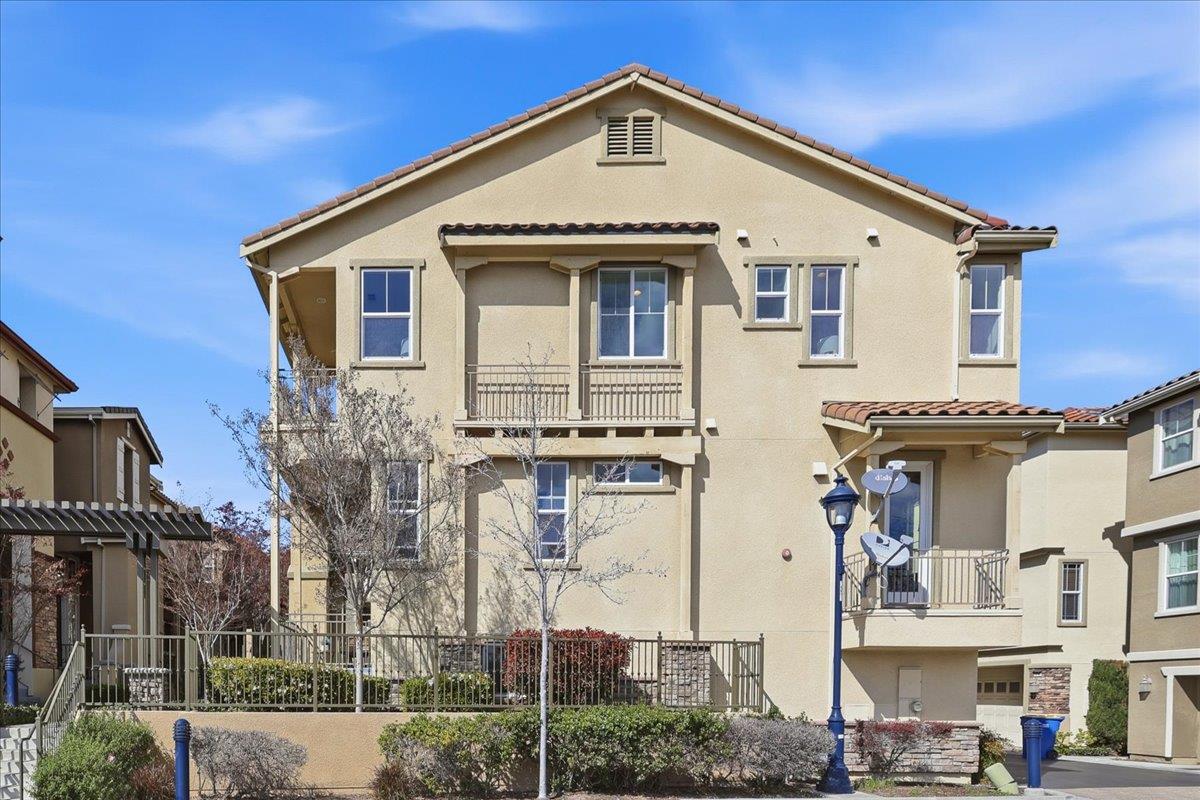 Detail Gallery Image 2 of 64 For 917 Vida Larga Loop, Milpitas,  CA 95035 - 3 Beds | 2/1 Baths