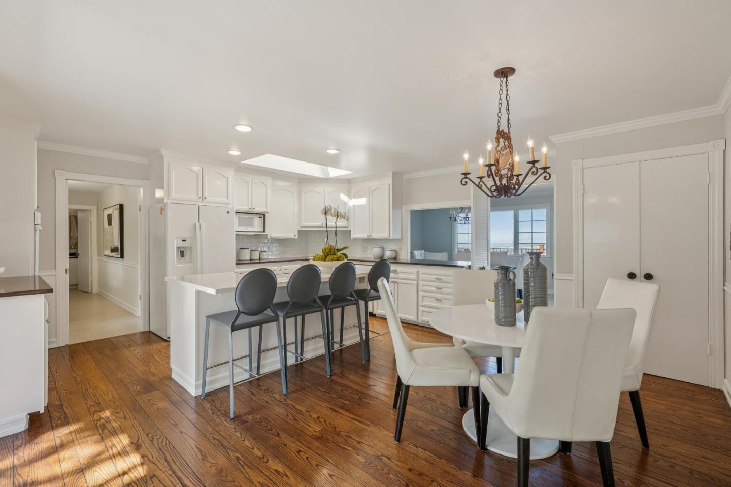 Detail Gallery Image 15 of 42 For 199 Brookwood Rd, Woodside,  CA 94062 - 4 Beds | 3/1 Baths