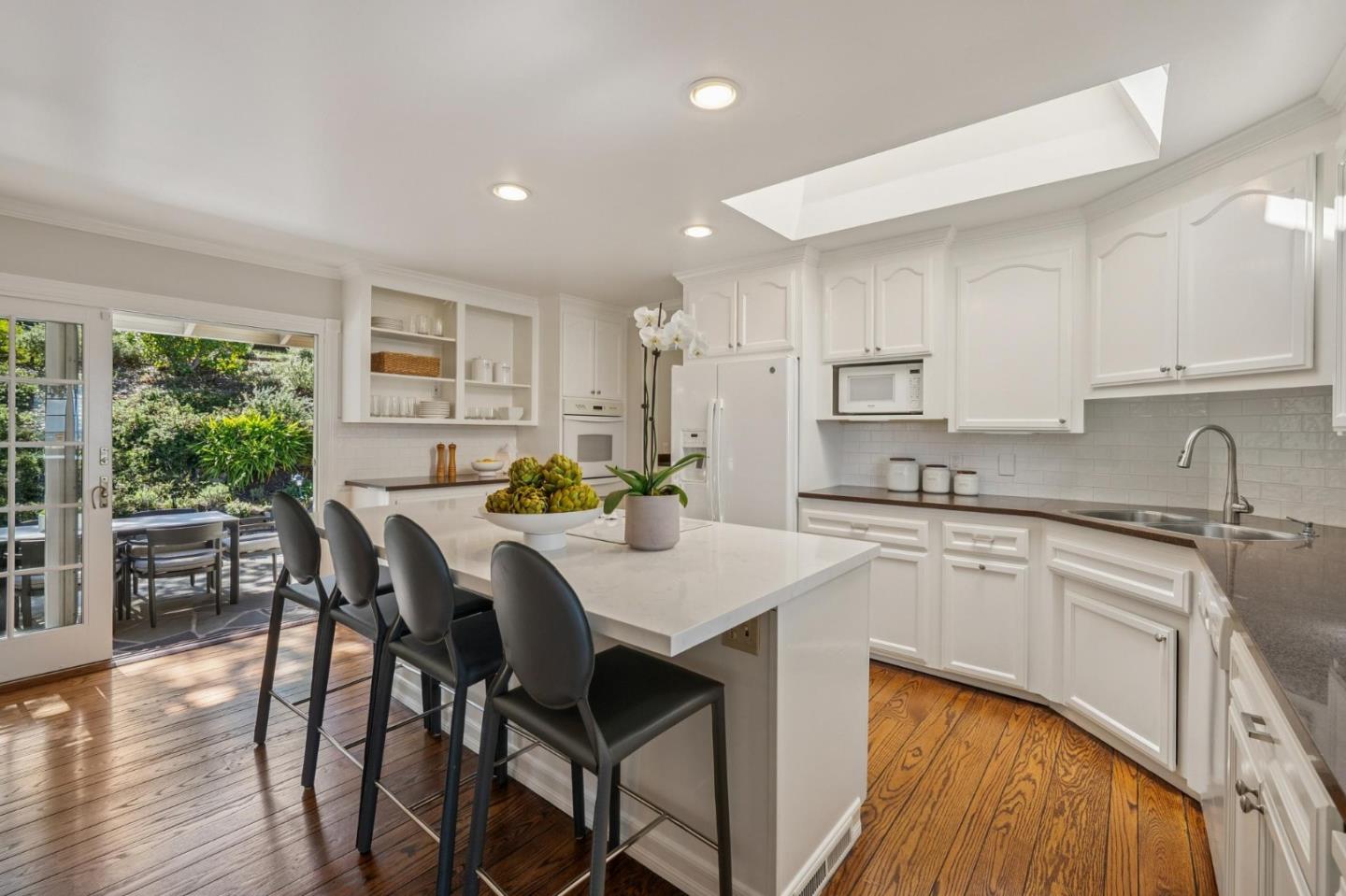 Detail Gallery Image 16 of 42 For 199 Brookwood Rd, Woodside,  CA 94062 - 4 Beds | 3/1 Baths