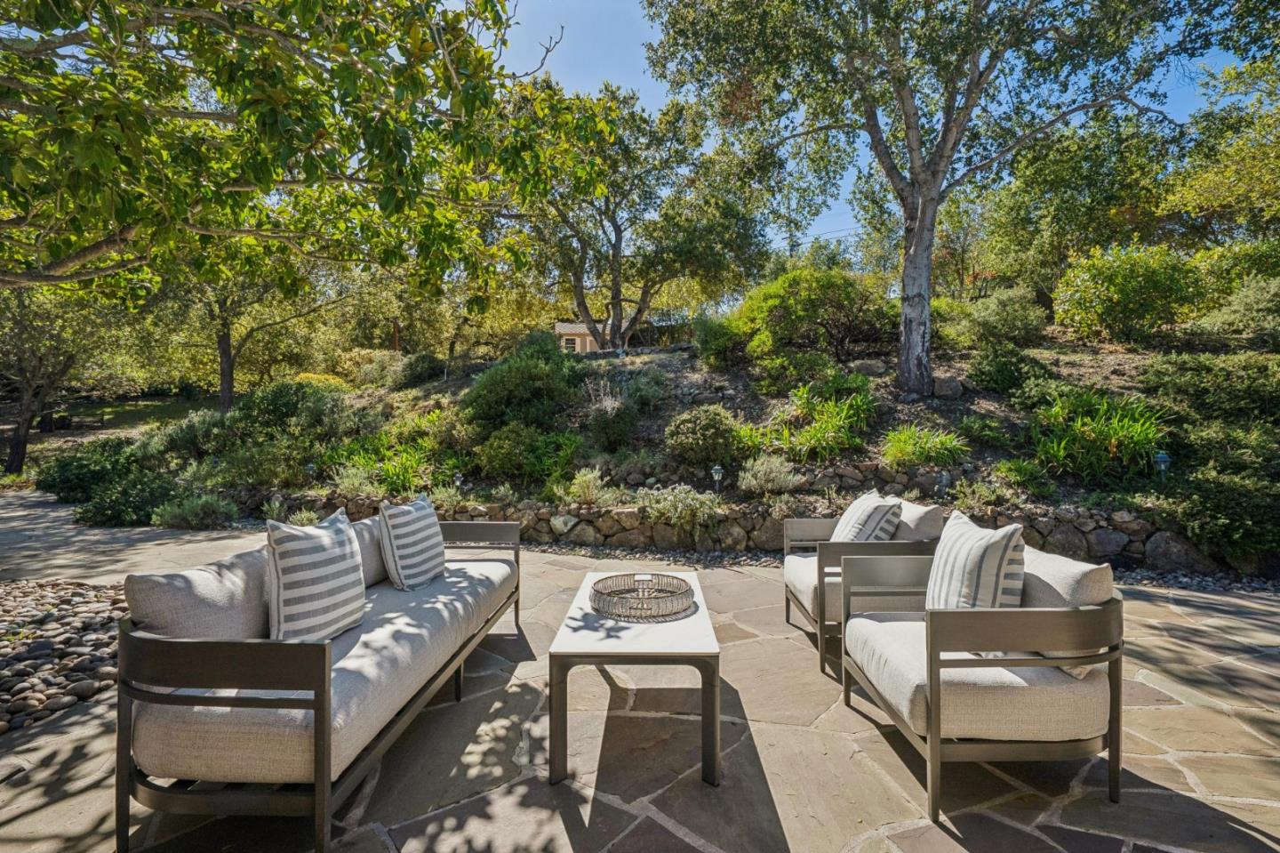 Detail Gallery Image 30 of 42 For 199 Brookwood Rd, Woodside,  CA 94062 - 4 Beds | 3/1 Baths