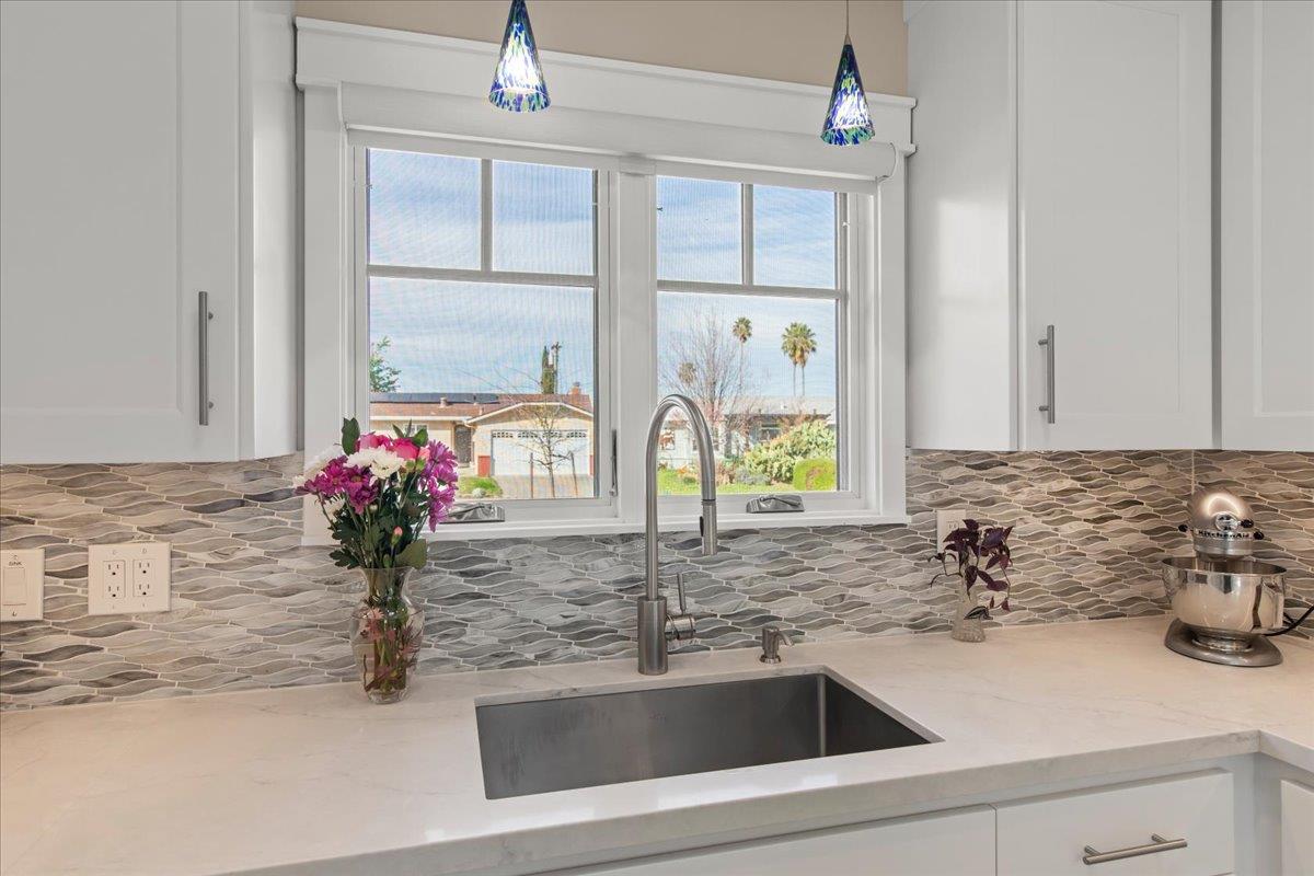 Detail Gallery Image 11 of 57 For 1710 Canna Ln, San Jose,  CA 95124 - 3 Beds | 2 Baths