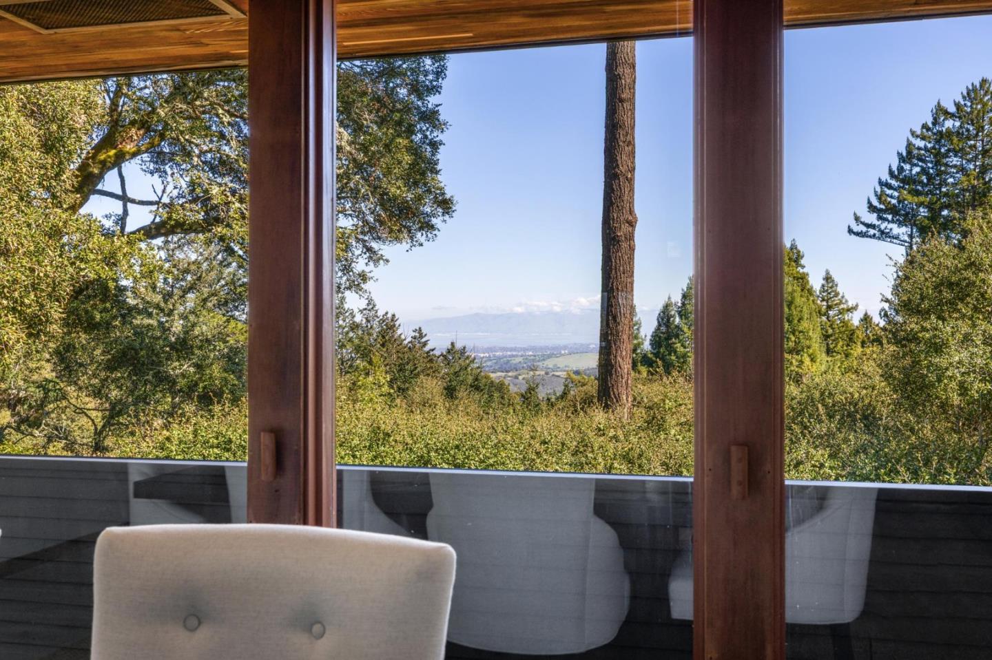 Detail Gallery Image 10 of 48 For 80 Skywood Way, Woodside,  CA 94062 - 4 Beds | 2/1 Baths