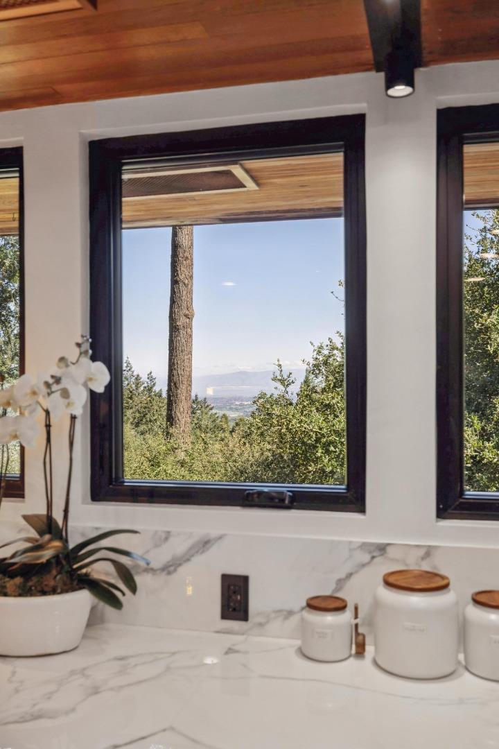 Detail Gallery Image 11 of 48 For 80 Skywood Way, Woodside,  CA 94062 - 4 Beds | 2/1 Baths