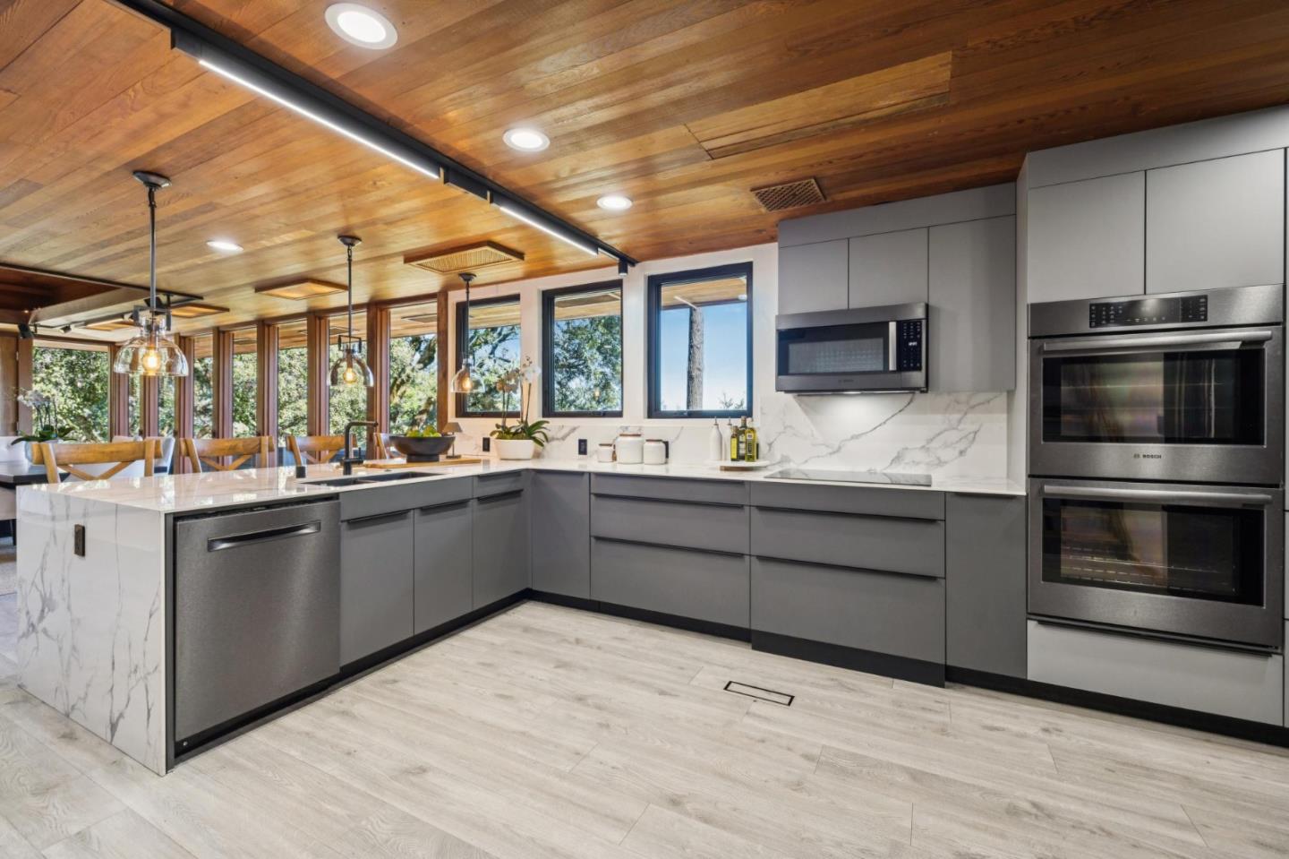 Detail Gallery Image 13 of 48 For 80 Skywood Way, Woodside,  CA 94062 - 4 Beds | 2/1 Baths