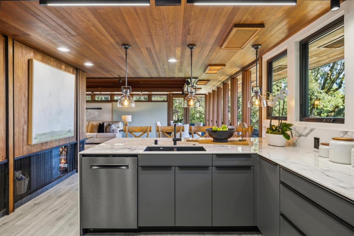 Detail Gallery Image 14 of 48 For 80 Skywood Way, Woodside,  CA 94062 - 4 Beds | 2/1 Baths