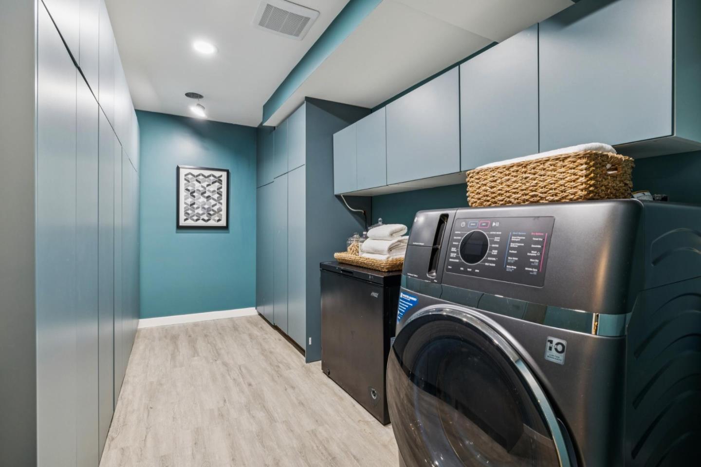 Detail Gallery Image 27 of 48 For 80 Skywood Way, Woodside,  CA 94062 - 4 Beds | 2/1 Baths