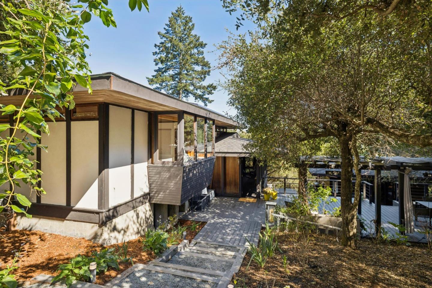 Detail Gallery Image 29 of 48 For 80 Skywood Way, Woodside,  CA 94062 - 4 Beds | 2/1 Baths