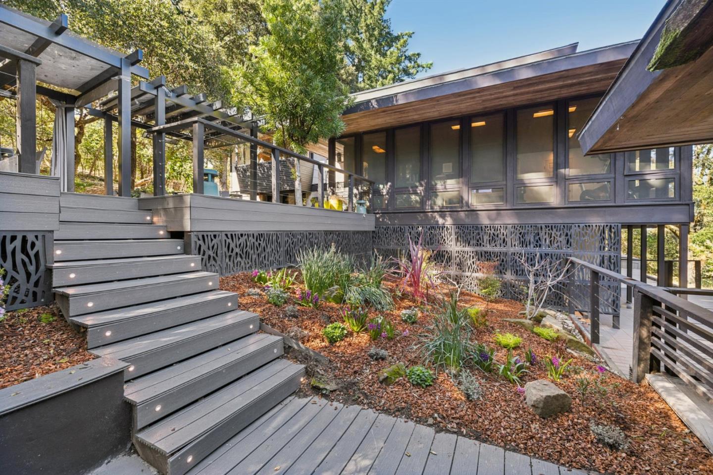 Detail Gallery Image 33 of 48 For 80 Skywood Way, Woodside,  CA 94062 - 4 Beds | 2/1 Baths