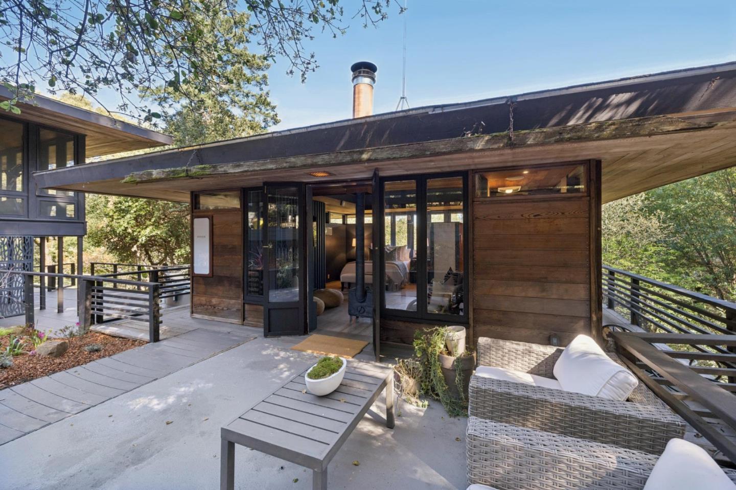 Detail Gallery Image 34 of 48 For 80 Skywood Way, Woodside,  CA 94062 - 4 Beds | 2/1 Baths