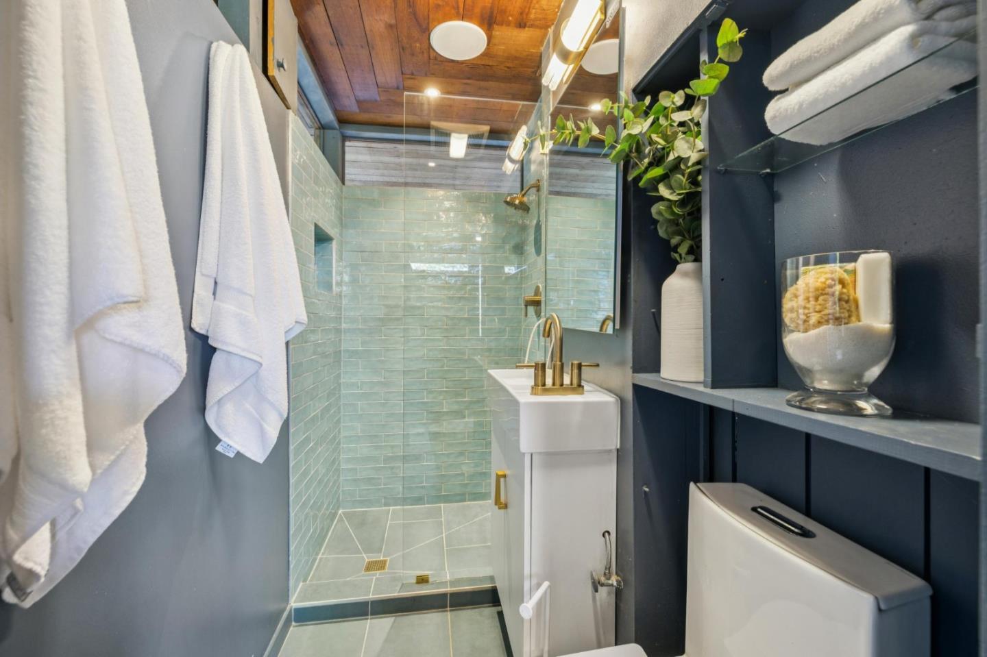 Detail Gallery Image 38 of 48 For 80 Skywood Way, Woodside,  CA 94062 - 4 Beds | 2/1 Baths