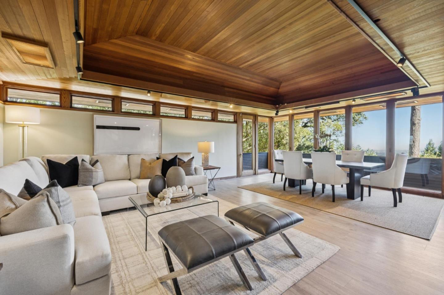 Detail Gallery Image 5 of 48 For 80 Skywood Way, Woodside,  CA 94062 - 4 Beds | 2/1 Baths