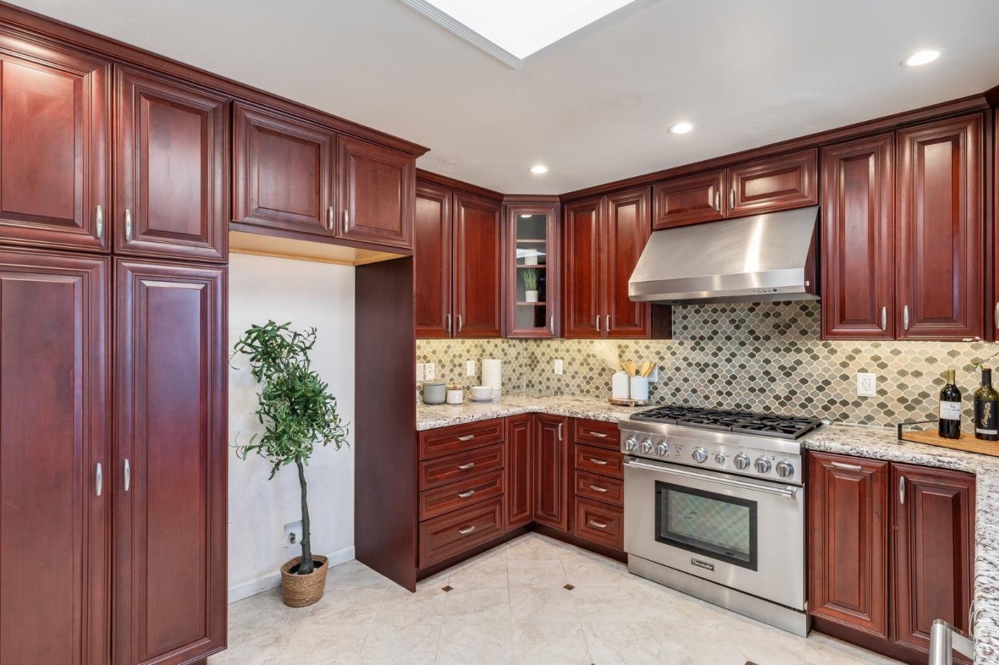 Detail Gallery Image 10 of 47 For 3900 Chilton Ln, San Bruno,  CA 94066 - 3 Beds | 3 Baths