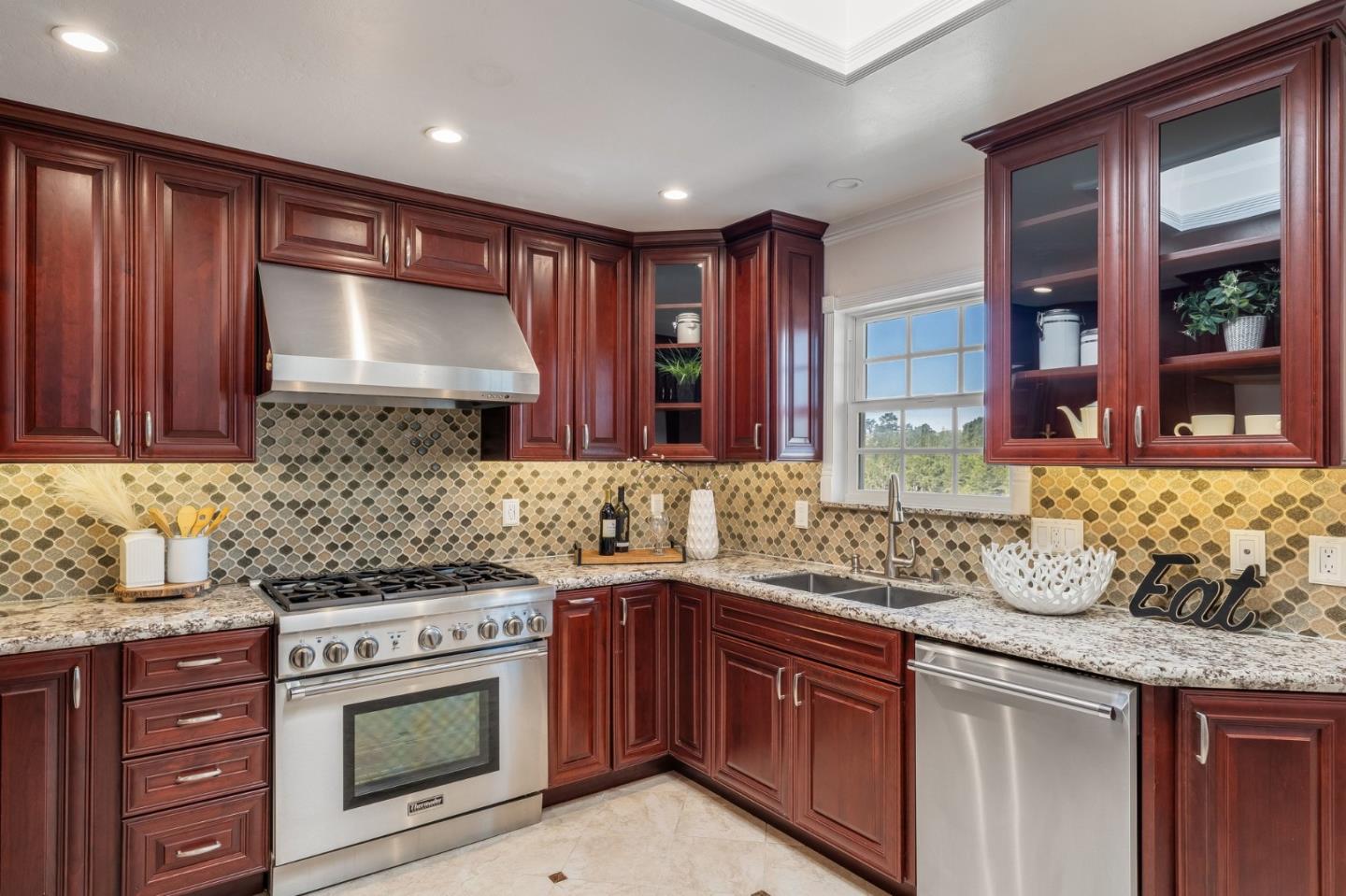 Detail Gallery Image 11 of 47 For 3900 Chilton Ln, San Bruno,  CA 94066 - 3 Beds | 3 Baths