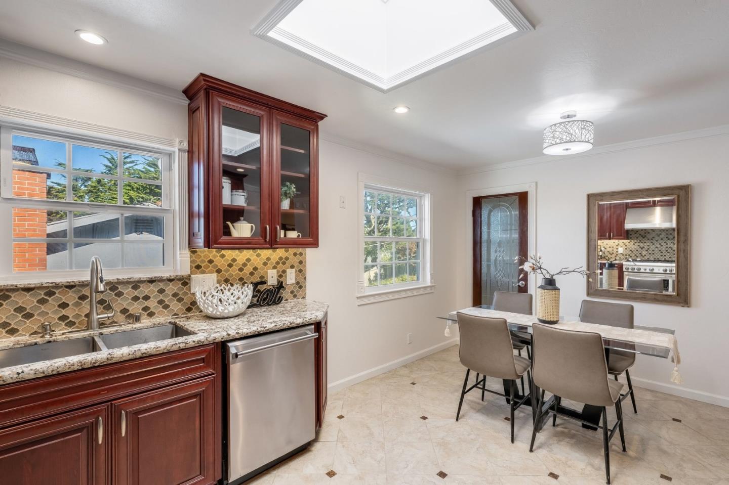 Detail Gallery Image 12 of 47 For 3900 Chilton Ln, San Bruno,  CA 94066 - 3 Beds | 3 Baths