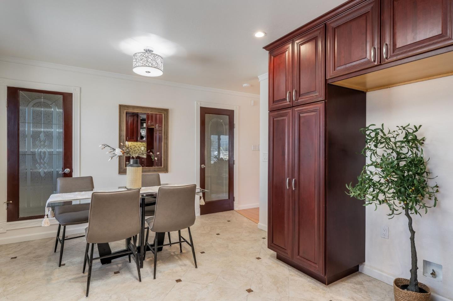 Detail Gallery Image 13 of 47 For 3900 Chilton Ln, San Bruno,  CA 94066 - 3 Beds | 3 Baths