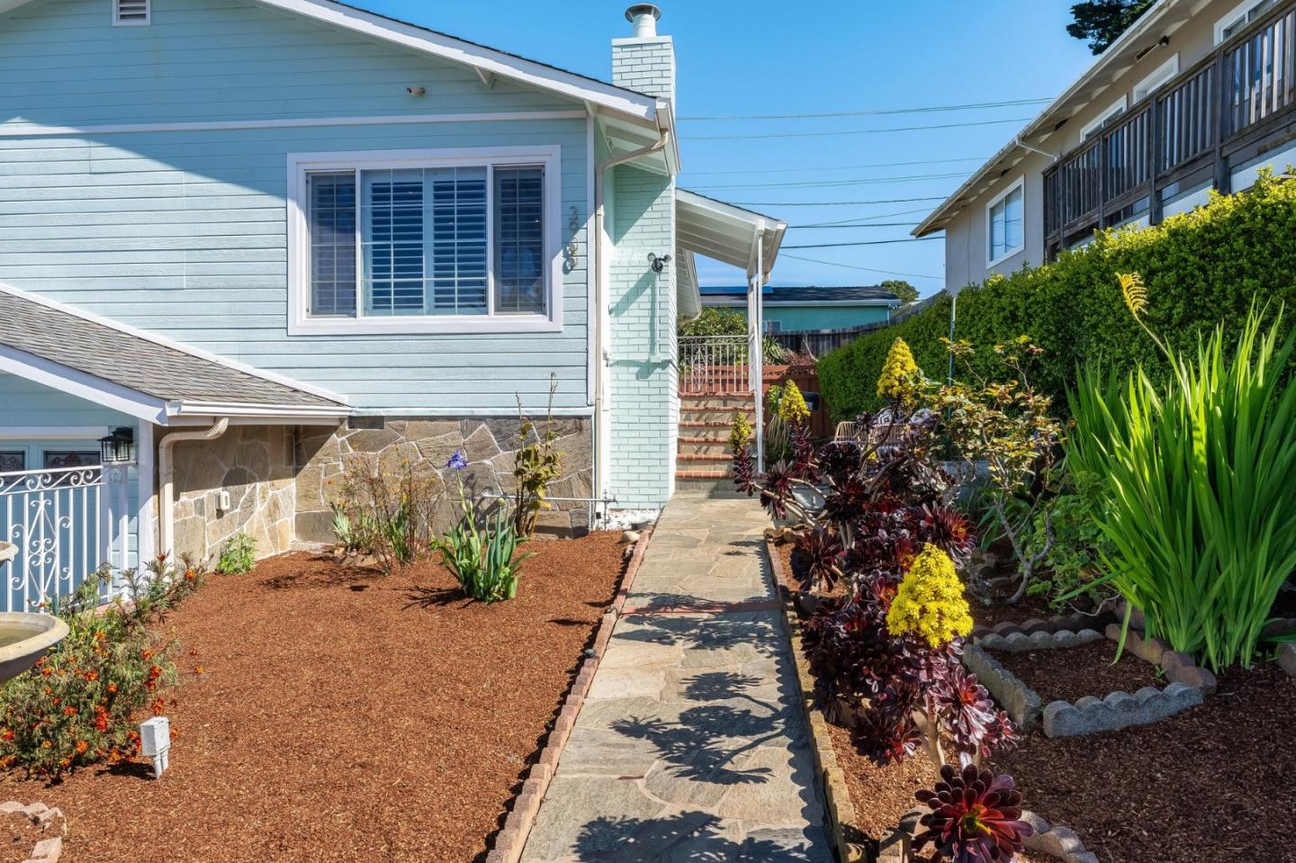 Detail Gallery Image 2 of 47 For 3900 Chilton Ln, San Bruno,  CA 94066 - 3 Beds | 3 Baths