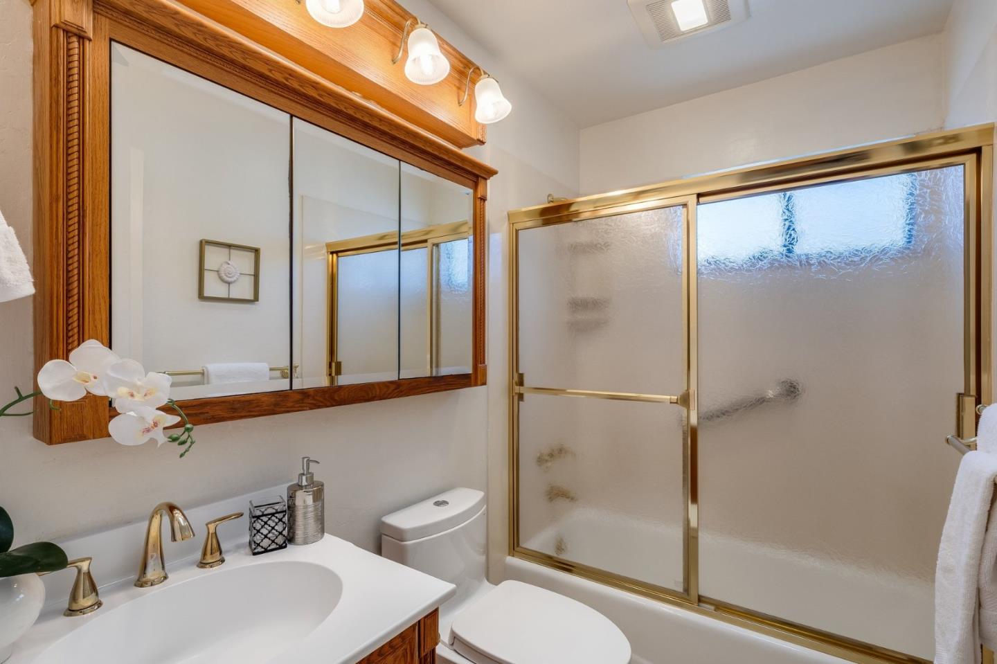 Detail Gallery Image 27 of 47 For 3900 Chilton Ln, San Bruno,  CA 94066 - 3 Beds | 3 Baths